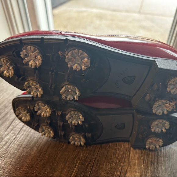 Like New Women’s Nike Golf Shoes Red Patent Leather Size 7.5 Color Red - Picture 6 of 6